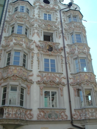02 Innsbruck painted building