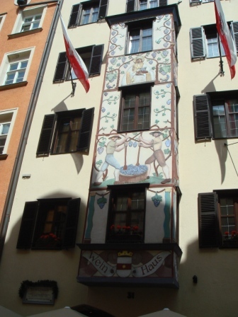 03 Innsbruck painted building