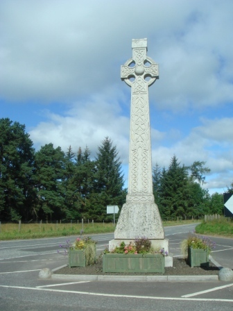 04 Celtic cross - in the middle of the road