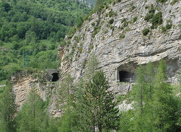 Lotsa tunnels