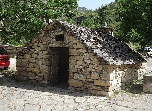 St Chely du Tarn bread oven