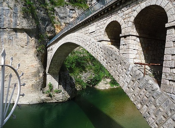 St Chely du Tarn bridge